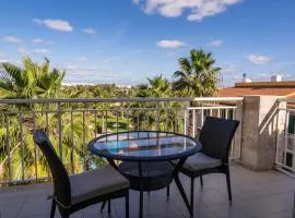 Studio with Pool & Near the Beach Vila Verde