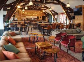 Village Montanha Lioran, hotel com piscina em Saint-Jacques-des-Blats