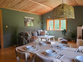 Peaceful Forest Cabin in Dalarna with Fireplace & Patio, отель в городе Малунг