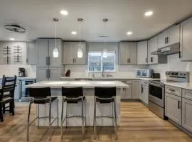 Modern 4BR Home Sleeps 9 Near Silicon Valley