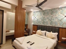 Hotel Shaurya Inn Lodging、Ghansoliのホテル