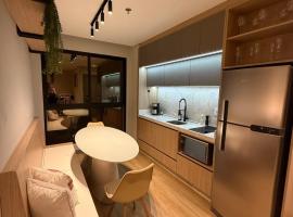 Lindo Flat na rua da Praia - Meia Praia Itapema, hotel em Itapema