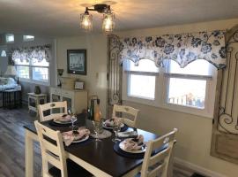 Morning Dove - Hidden Brookside Cottage in the Woods - Hot Tub - Fire Pit - Pet-Friendly - Seneca & Keuka Wine Trails, Hotel in Penn Yan