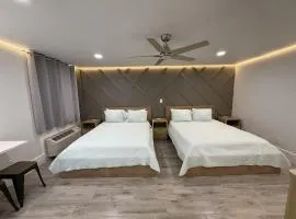 Renovated Beachfront Studio, New Kitchen, Pool