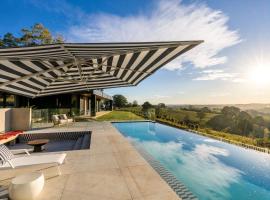 Nightfall - 3 Bedroom House, hotel en Eureka