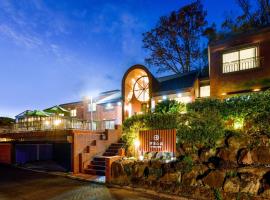リゾートホテル伊東山荘-Toki-, hotel con spa en Ito