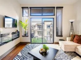 Galleria King Luxury Suite - Walk to Mall - Pool View