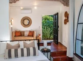 Casa Blanca Suite A1 - New, Private, Cozy!