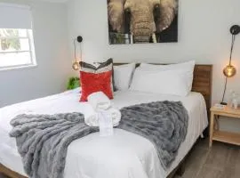 Luxury 4BR, Sleeps 12, Heated Pool, Near Universal Studios