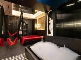 Love Room Pablo with Whirlpool bath