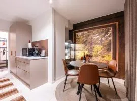 Premium City Center 2 rooms Apartment Glassed Balcony FREE PRIVATE PARKING