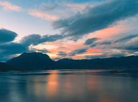 Sky of September Lugu Lake Hotel, hotel em Zuosuo