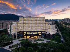 Four Seasons Inn & Suites by Dorgo