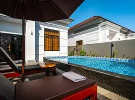 2Bdrm Salt Water Pool 15 mins drive from Center