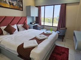 Hotel Velvet Vista, hotel em Sānand