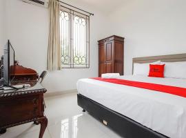 RedDoorz near UPH Karawaci 2, hotel em Jacarta