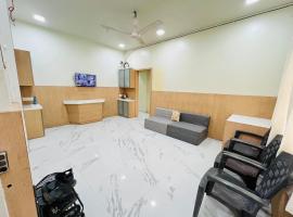 Entire Bungalow Maximum Six Occupancy, hotell sihtkohas Solapur