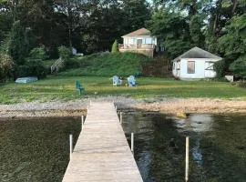 100ft Private Level Beach w Hot Tub & Amazing Views - Pets OK - Walk to Winery & Brewery