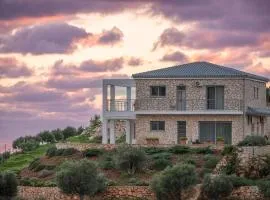 Villa Orizzonte - First Floor Apartment with shared pool & amazing view