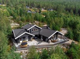 Viesnīca Verhøf Hytte 9p With Sauna Hot Tub pilsētā Eidstod