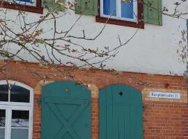 albgut GmbH - Übernachten im Kulturdenkmal Altes Lager in unseren Ferienwohnungen PC1 oder der ehemaligen Offiziersunterkunft SO1