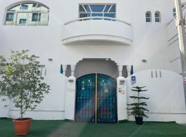 Lunar Beach Hostel, hotel em Abu Dhabi