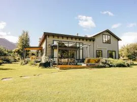 Bee Wild Garden Sanctuary Private Oasis