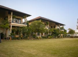 Yutori Stays Not a farm Not a Hotel But better, Hotel in Dhānkia