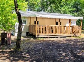 Camping baradis, Hotel in Commensacq