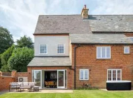 The Talbot - Exclusive Home with Hot Tub