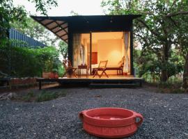Mruda Farmstay And Konkan Kitchen, hotell sihtkohas Karadoho