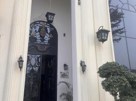 1 kanal entire portion s 1 BR 2BR 4BR as per ur need 3 min Dha Raya 5 min Airport & Dolmen Mall peaceful home, Hotel in Lahore