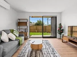 Luxury New 2Bed2Bath Minutes To CBD With Parking