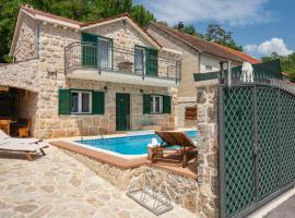 Villa Old House - Makarska by Villas Guide, hotel di Šumet