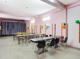 SPOT ON Hotel VK, hotel em Jhūsi