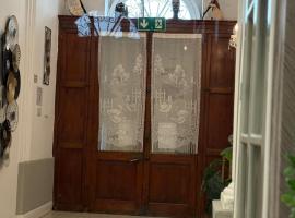 Maltese Terrace house with a modern touch - close to airport 4 km, ξενοδοχείο σε Tarxien