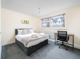 Redhill Holiday Home Sleeps 4 - Parking