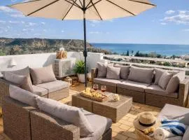 Dreamy Sea View Apartment with Access to Private Pool & Stunning Rooftop