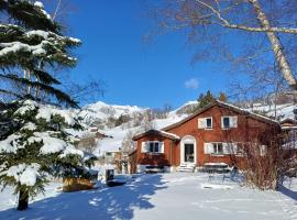 Chalet Chic mit Hot Pot, khách sạn ở Wildhaus