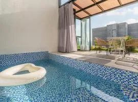 Gyeongju Rose Breeze pool villa Pension