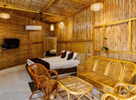 Shri Hari Bamboo Vihar، فندق في Maheshwar