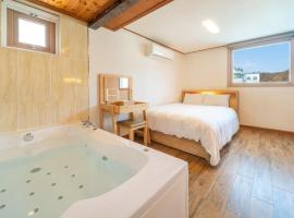Gapyeong Arom Spa Pension, hotel i Gapyeong