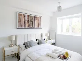 2 Bed Stylish Central Rochester Apartment Sleeps 4 Netflix Work Space