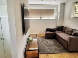 Cosy & Luxury 2BR Flat in Calverton