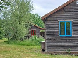 LE CHAMP RADIS 4 chalets Canal du Nivernais Morvan, hotel in Marigny-sur-Yonne