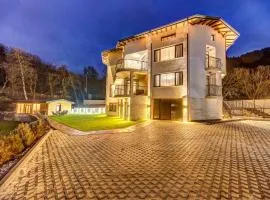 Къща за гости "Mirror Lake"