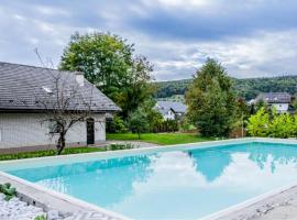 2 Bedroom Apartment Sima with Seasonal Shared Pool, hótel í Ivančna Gorica