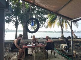 Lakecampers for foreign travellers, hotel en Alappuzha