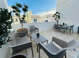 Central & Modern Penthouse