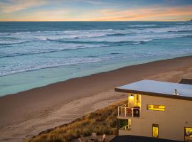 Rockaway Beach - Beach Access, Hot Tub & Fire Pit, Hotel in Rockaway Beach